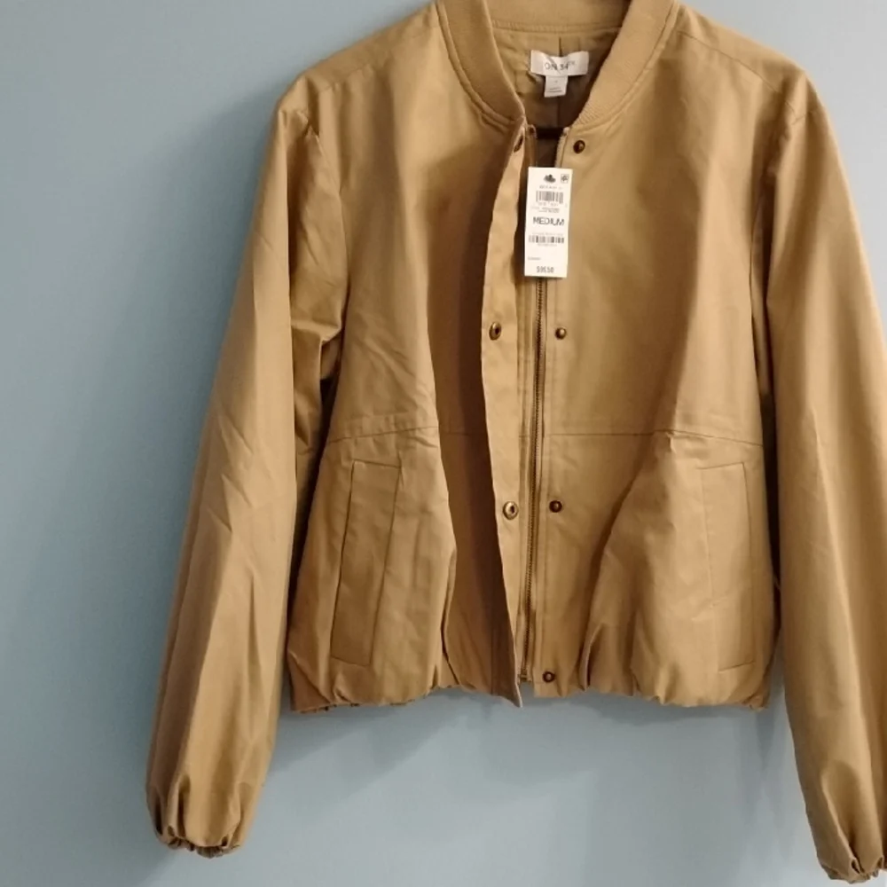 NWT 😍 On 34th Women's Tan Bomber Jacket Size Medium 💜 - Picture 1 of 7